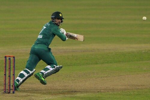 Pakistan beat Bangladesh by four wickets to go 1-0 up Image