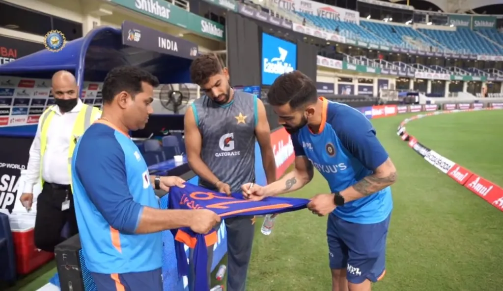 Kohli gifts autographed jersey to Pakistan's Haris Rauf; video goes viral Image