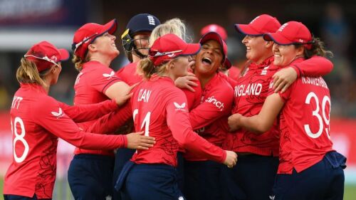 Women's T20 World Cup: England overcome India to stay atop Group 2 Image