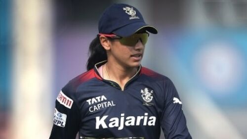 Heather Knight Reveals Smriti Mandhana Struggled with Captaincy in Women's Premier League Image