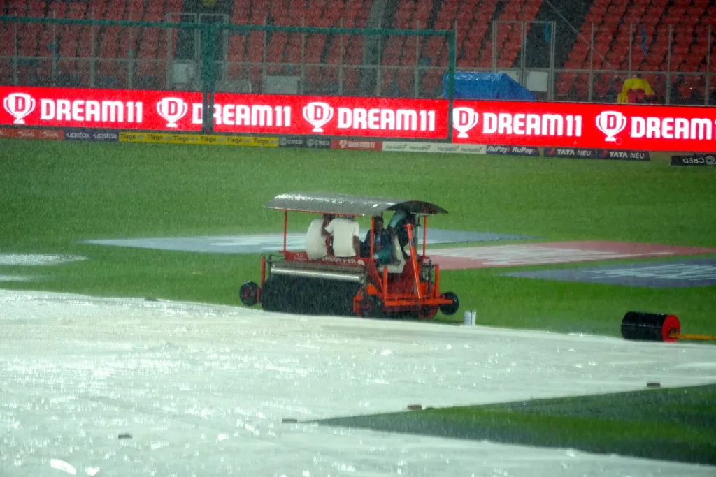 Heavy Rain Hampers IPL 2023 Grand Finale, Match Moves to Reserve Day; What'll Happens if Reserve Day Washes Out? Image