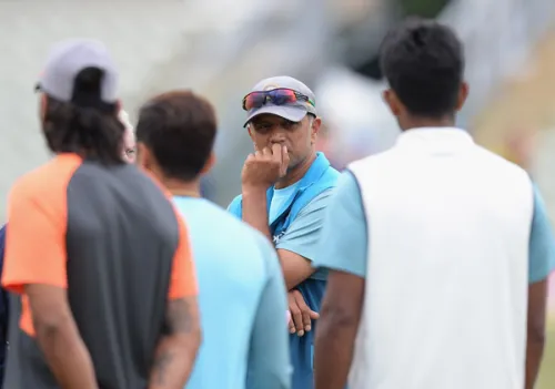 Dravid meets Indian team during training session Image